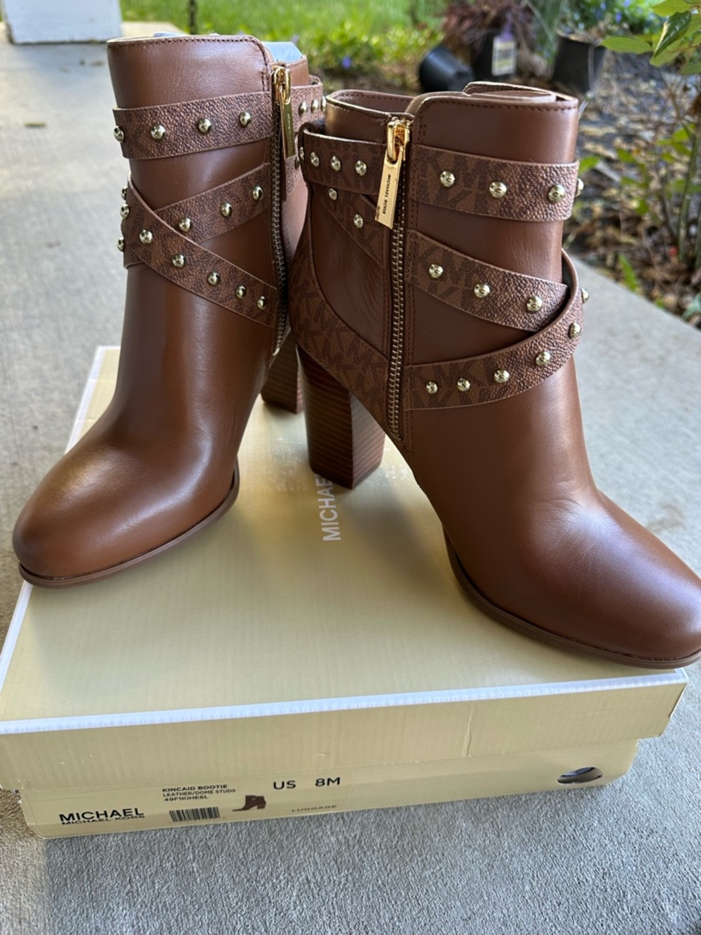 NIB Michael Kors KINCAID ANKLE BOOTIE LEATHER/DOME STUDS BROWN 8M US - Picture 6 of 10